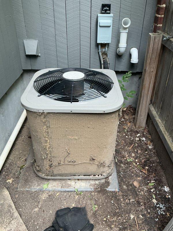 Completed scheduled HVAC maintenance on residential outdoor air conditioning unit. Performed comprehensive system inspection, verified proper operation of condenser unit and fan assembly, and processed membership renewal for continued service coverage.