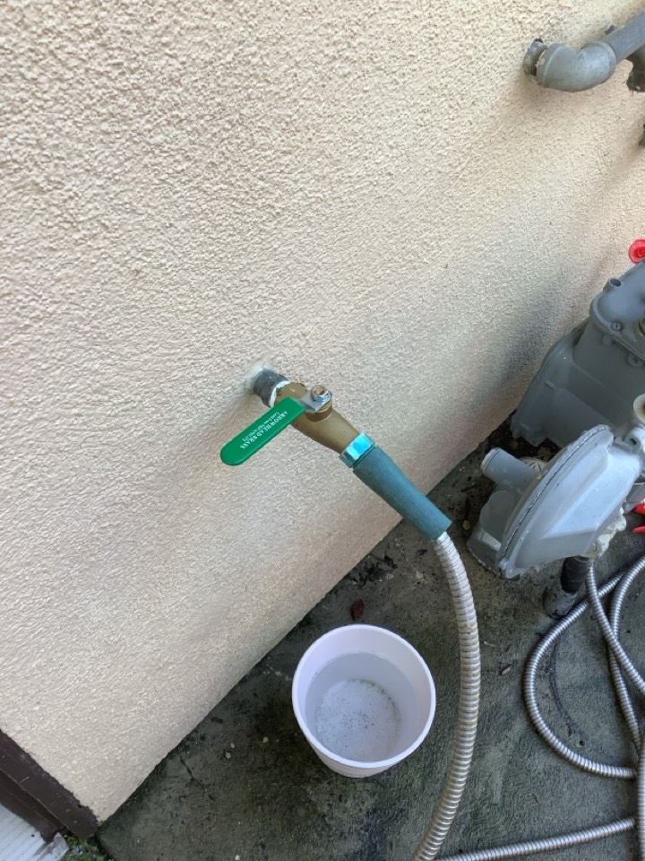 Home owner noticed a leaking hose bib in her back yard. Kevin Shaw plumbing heating and air conditioning company quickly and efficiently replaced with new water safety system and saved planet earths most valuable resource. And prevented climate change crisis.🚰🚿🎏🥷👨‍🚀🌎🪐☀️💦