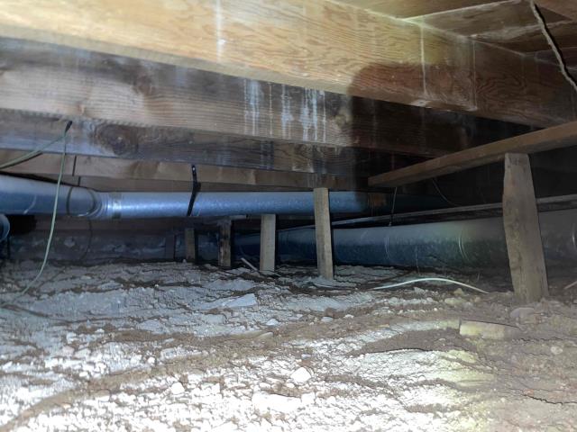 Tech came to location for Service estimate on furnace. Natural draft furnace with asbestos supply and connection points. Dependent on code corrections, recommendations are either 80,000 BTU/80 K furnace, or 70,000 BTU/90% efficient furnace. Goodman manufacturing. Water heater must also be vented into chimney, or exerted outside. Not cycled before departure. Job complete.