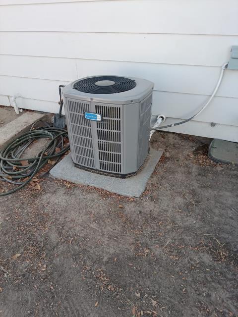 Onsite and Performed maintenance / tune up on a American standard furnace. Completed maintenance checklist and all electrical components and amperages are within range. System has a 45° temperature split in heating, Job Complete.