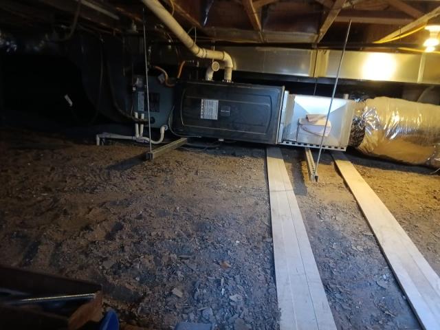 Onsite and Performed maintenance / tune up on a American standard furnace. Completed maintenance checklist and all electrical components and amperages are within range. System has a 45° temperature split in heating, Job Complete.