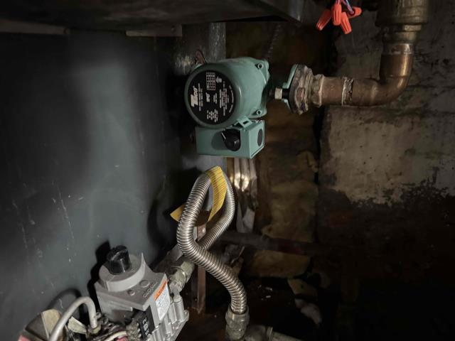 Onsite today for an RTF boiler service call. Technician successfully replaced circulator pump and aquastat, verified that boiler is up and running like new and circulating at zones properly. Job Complete.
