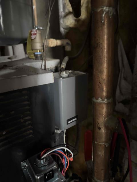 Onsite today for an RTF boiler service call. Technician successfully replaced circulator pump and aquastat, verified that boiler is up and running like new and circulating at zones properly. Job Complete.