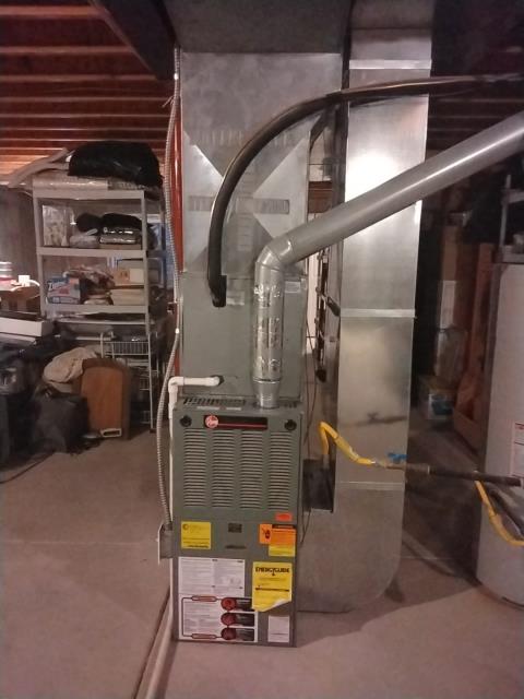 Onsite today for a Furnace Replacement Estimate. Went over pricing and scheduled a (Basic Efficiency - 80%) Furnace Install.
Job Complete.
