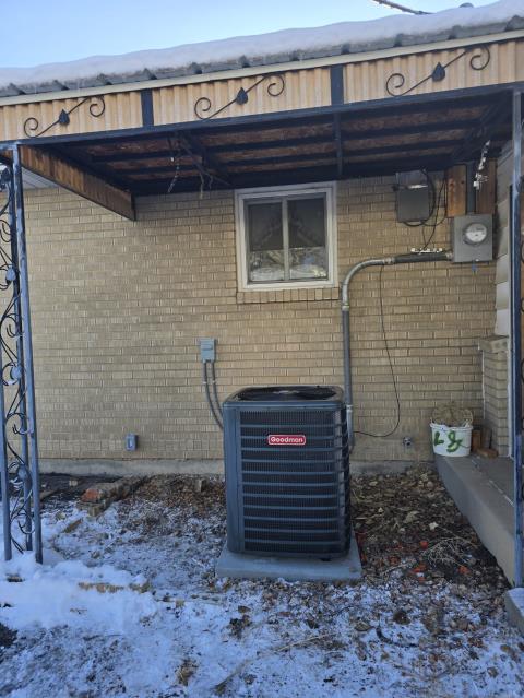 Onsite today for an Ac and Furnace replacement.
Installers removed old furnace and replaced with new Goodman 96% Furnace and 3.5 Ton Ac Condenser. Installed new side Bay filter rack and Sealed entire system. Turned system on to verify proper heating and cooling modes. Job Complete.