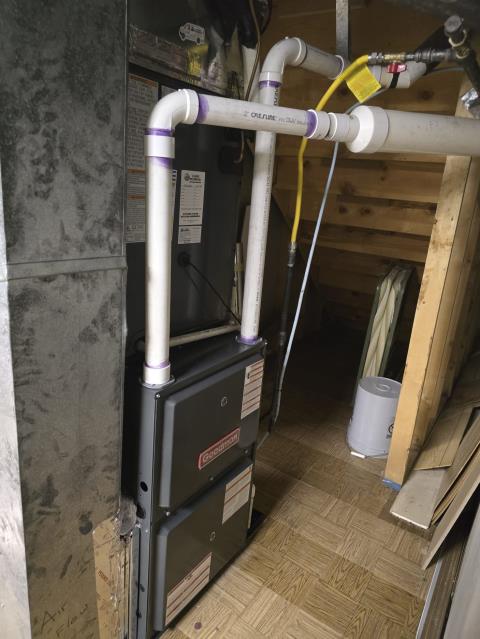 Onsite today for an Ac and Furnace replacement.
Installers removed old furnace and replaced with new Goodman 96% Furnace and 3.5 Ton Ac Condenser. Installed new side Bay filter rack and Sealed entire system. Turned system on to verify proper heating and cooling modes. Job Complete.