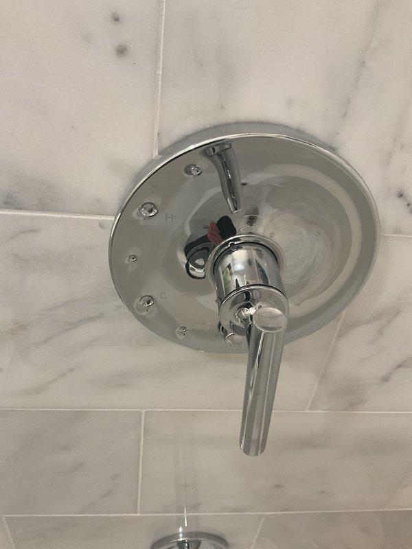 Diagnosed and replaced leaking valve assembly in bathtub faucet. Installed new chrome single-lever valve mechanism compatible with existing marble tile installation. Tested fixture for proper operation and verified no leaks.