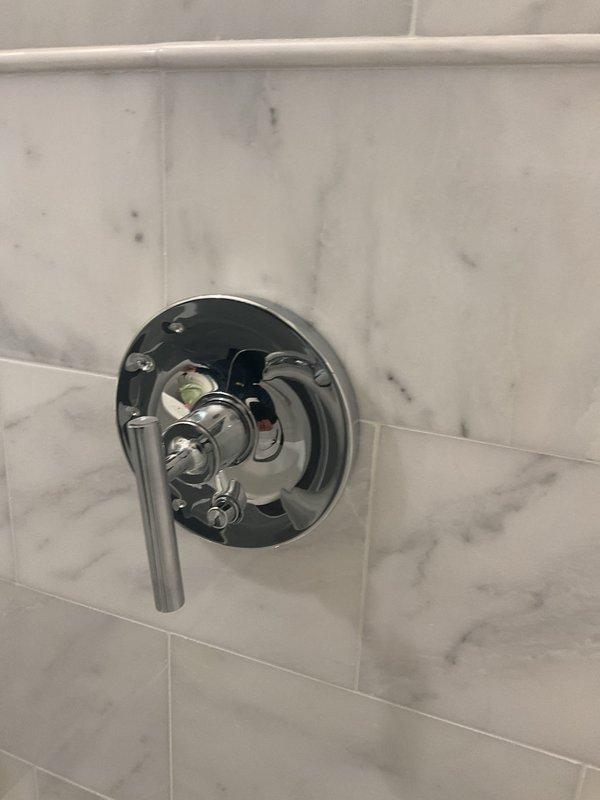 Diagnosed and replaced leaking valve assembly in bathtub faucet. Installed new chrome single-lever valve mechanism compatible with existing marble tile installation. Tested fixture for proper operation and verified no leaks.