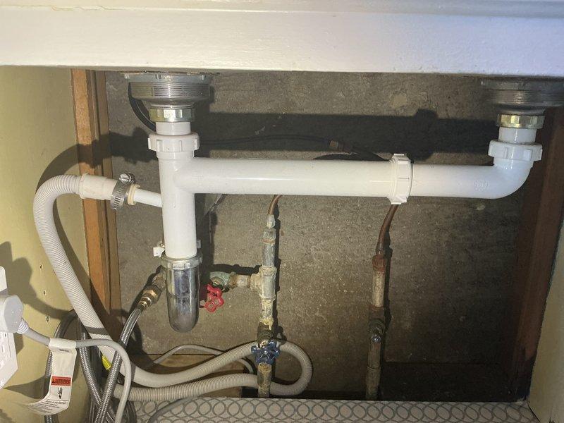 Investigated persistent sewer odor issue in bathroom despite customer's previous P-trap cleaning efforts. Performed visual inspection of bathroom fixtures and under-sink plumbing assembly, examining the PVC P-trap configuration, drain connections, and water supply lines. Found no visible leaks or damage to components that would explain the ongoing sewer smell.