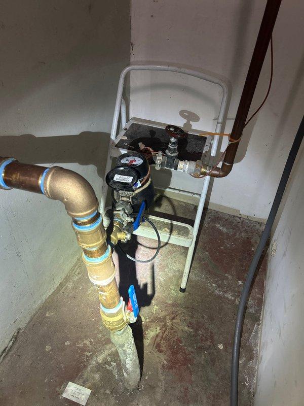 Performed site assessment for installation of automatic water shut-off valve. Inspected existing plumbing configuration in utility area, including pressure regulation assembly and copper supply lines. Evaluated optimal placement location near main water entry point where vertical copper piping connects to the distribution system.