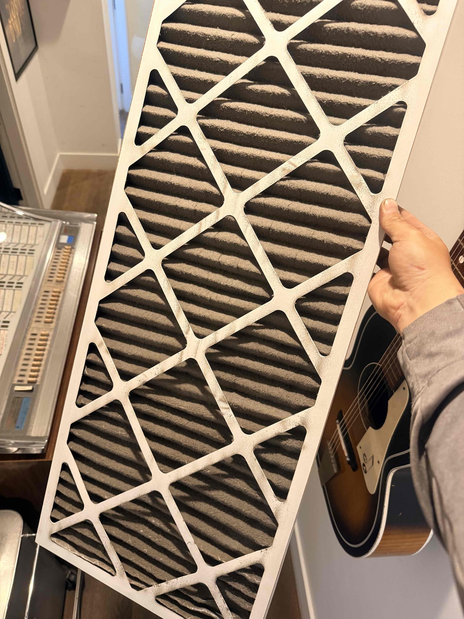 Upon inspection, the AC system was powered on and tested by jumping the Y and R terminals. The system intermittently turned on, with the condenser sometimes activating and sometimes not. The blower motor was spinning weakly, failing to push air effectively. Further examination of the outdoor unit revealed a faulty capacitor, reading 35 microfarads instead of the required 40. Refrigerant levels were normal. Consequently, the blower motor and capacitor were replaced to restore proper functionality.