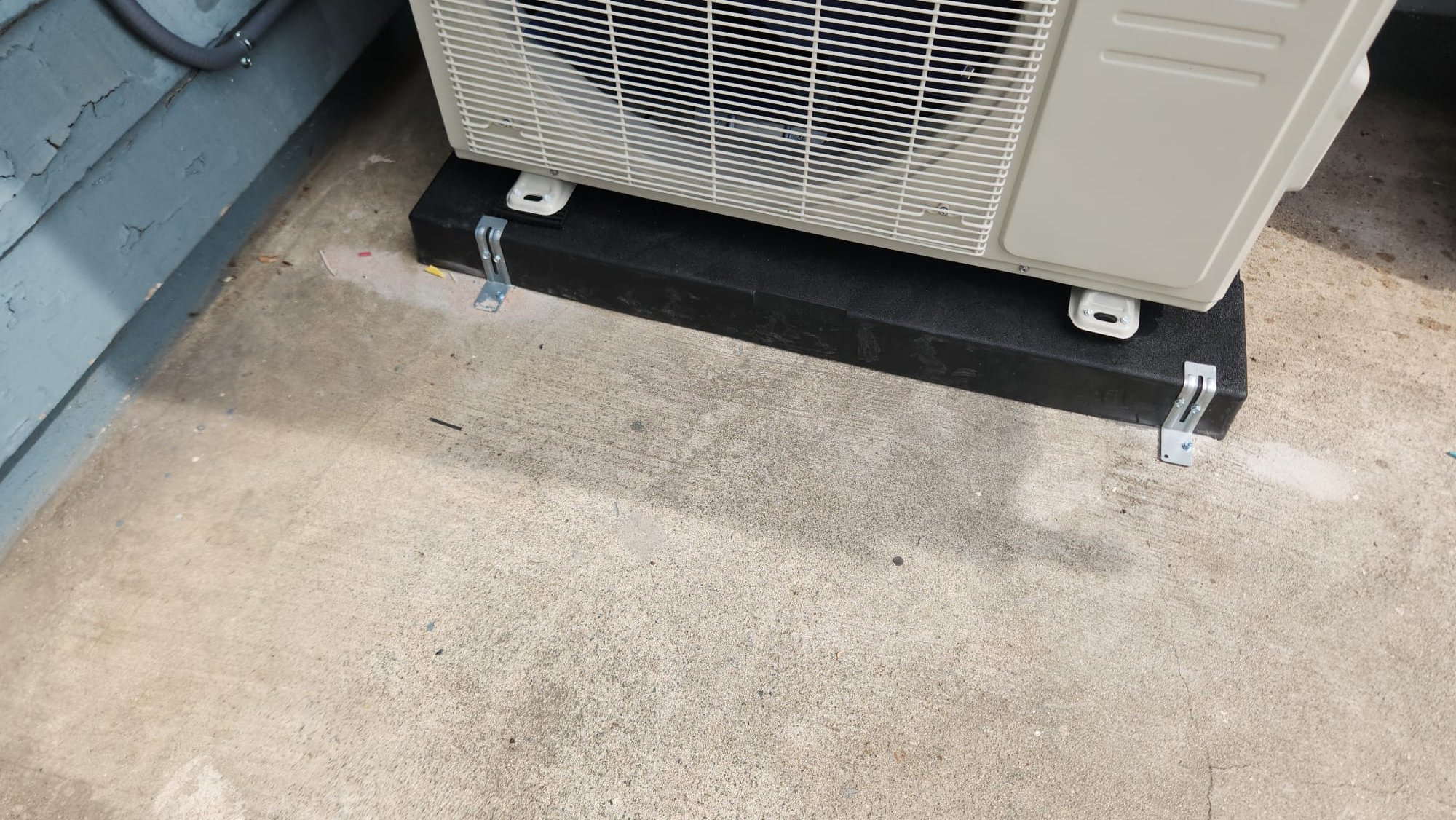 We installed a new AC Pro J-Series 24K BTU mini split system, including a condenser and wall-mounted air handler. The installation involved mounting the wall bracket, disconnect box, power whip, and line set. We also installed line set covers, a condensation line, and an electric line. The permit and HERS test fees were included. The system comes with a 1-year labor warranty, 10-year warranties on parts and compressor, and a 20-year warranty on the heat exchanger, contingent on regular maintenance.