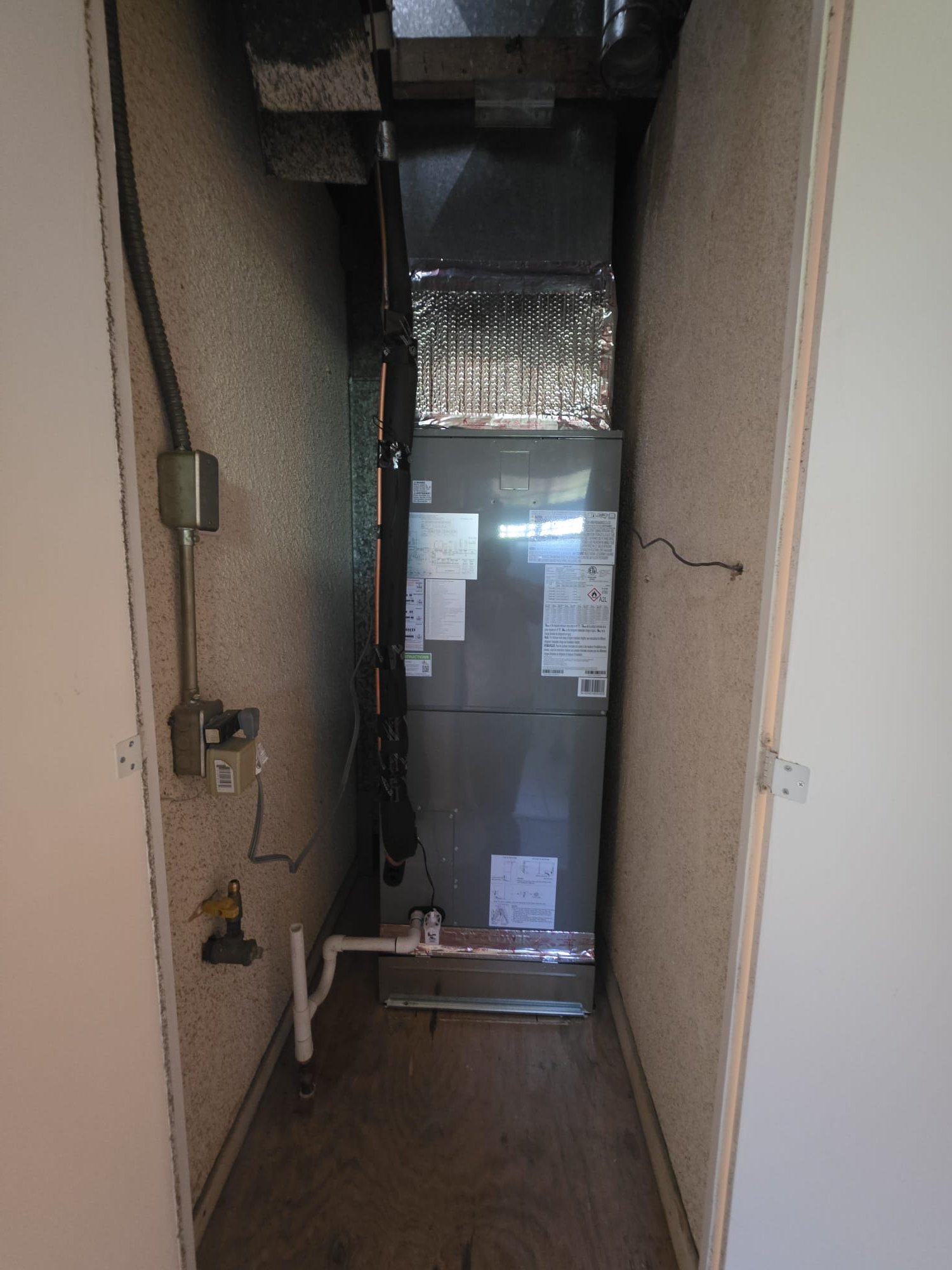 On the preferred installation date, I removed and hauled away the existing HVAC equipment. I connected the 115V/220V air handler to the existing electrical connection and installed a 3-ton 15.2-18 SEER Carrier inverter heat pump condenser. The Carrier air handler was also installed, along with an electrical service disconnect box, electrical whip, and SS2 safety shut-off switch. The condensation line was blown out, a condenser pad was installed, and the electrical pigtail was connected. The Carrier thermostat was installed if necessary, and the system was connected to the existing low voltage line, supply plenum, and air ducts. Finally, the TH3 LIN3 set was flushed.