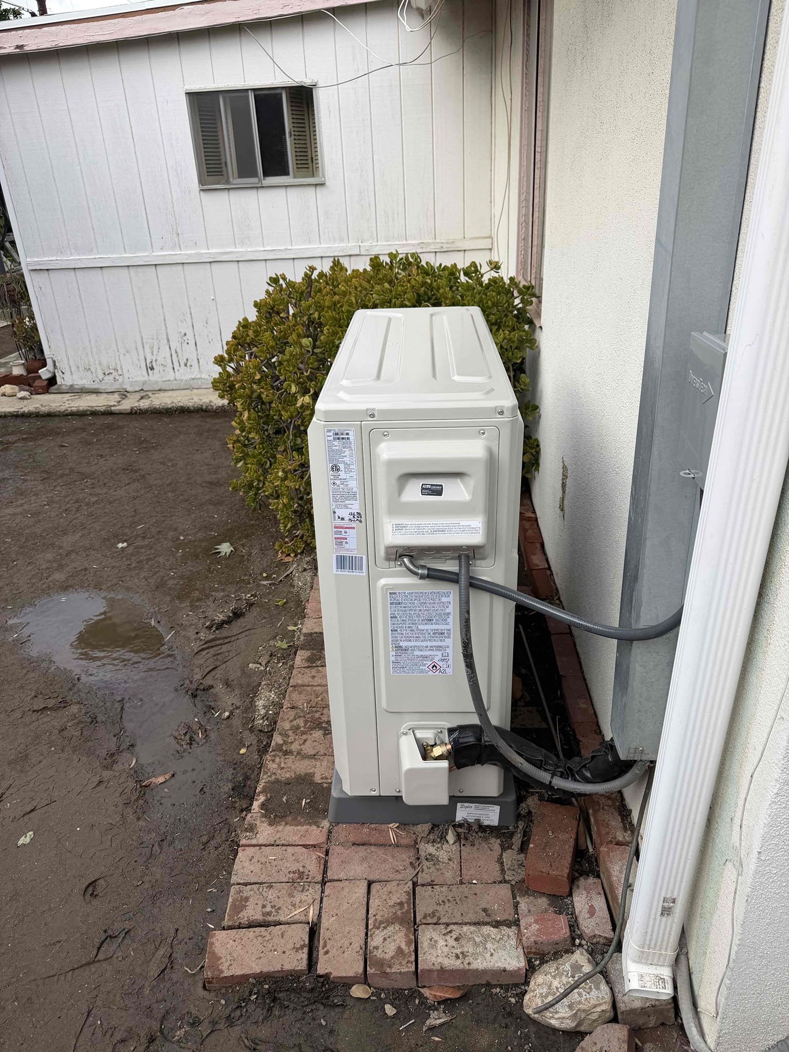 Los Angeles, CA - I completed a 3-ton heat pump conversion, utilizing a LADWP rebate, valued at approximately $3,000. The project involved removing and disposing of existing equipment. I installed a Carrier Comfort 3-ton up to 15.2-18 SEER2 inverter heat pump condenser with R454B refrigerant, along with a 3-ton 36K BTU air handler unit. Electrical and gas connections were made, and a condensate line was blown out. The installation included a safety shut-off switch, thermostat, and necessary electrical and gas lines. The job was completed with a 10% deposit, 70% upon crew arrival, and 20% upon equipment start-up.