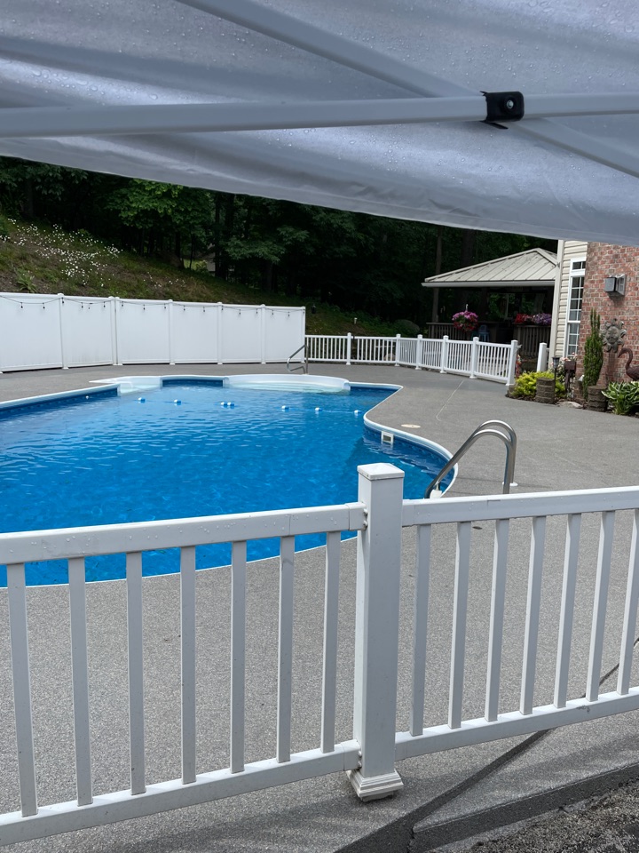 Are you ready to start a pool deck resurfacing project? Graniflex can give your concrete surface a new look!