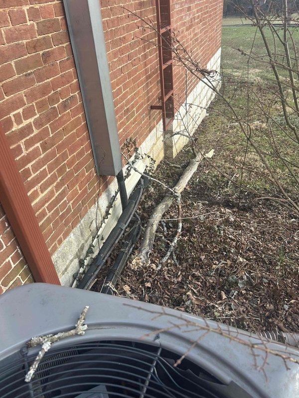 Completed replacement of both indoor and outdoor thermistors on commercial HVAC system (Tibb/2 unit). Exterior unit was inspected and serviced, ensuring proper installation of new thermistor components. System restored to normal operation with appropriate temperature sensing capabilities.