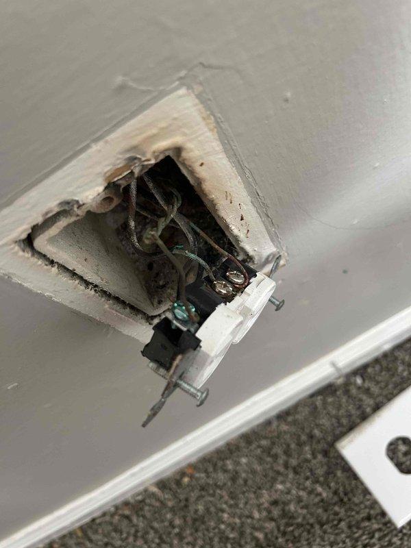 Responded to a service call for a suspected defective 15-amp circuit breaker. Upon inspection, used circuit testing equipment to verify outlet functionality. Found junction box with exposed wiring that required proper termination and secure installation. Replaced faulty circuit breaker, properly terminated all connections, and confirmed restoration of power to the affected circuit.