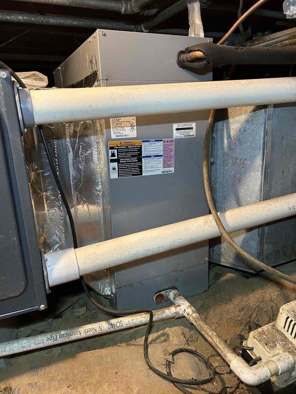 Performed scheduled Care Plan Tune Up maintenance on AC/GF unit located in crawlspace. Inspected electrical connections and verified proper pilot light operation. Replaced air filter (15x20x1) as part of regular maintenance service.