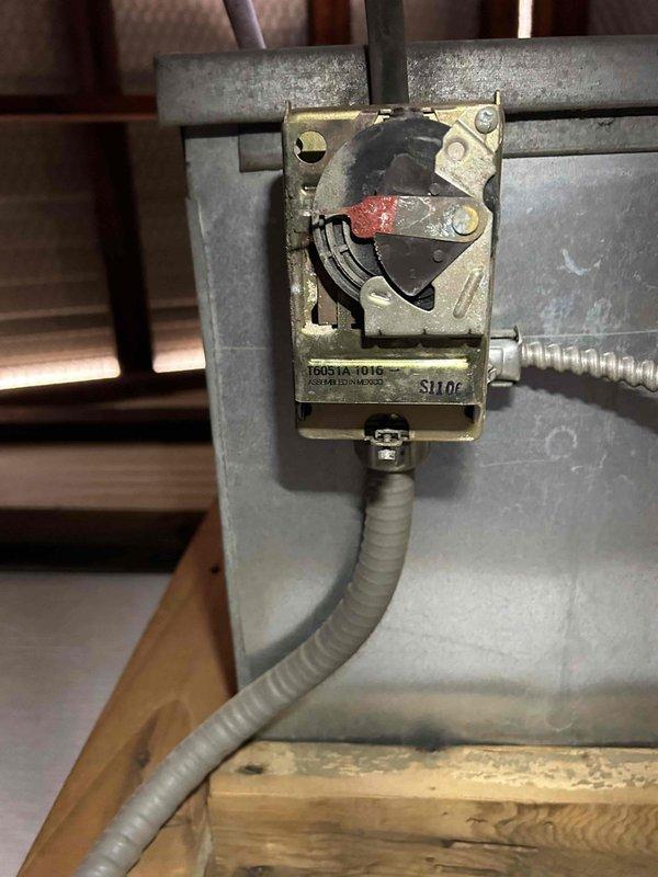 Responded to service callback regarding loud noise, alarm, and red light concerns. Upon inspection, found aging mechanical thermostat (Foista 1018) showing signs of wear and verified belt-drive blower system operation. Confirmed with owner Brian that replacement part is still on order and will return for installation when part arrives.