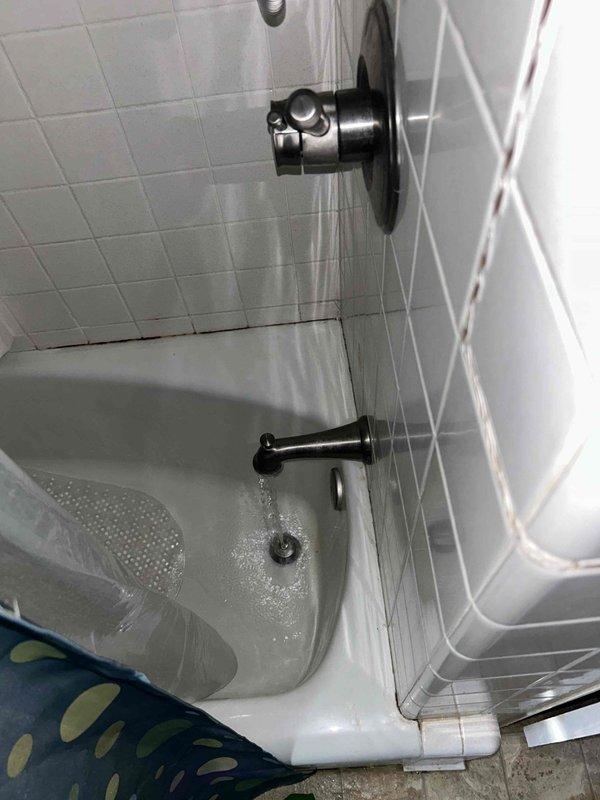 Completed recurring plumbing preventive service agreement inspection of residential bathroom fixtures and water heater system. Evaluated water heater condition to determine if tank flushing maintenance could be safely performed and provided estimate for recommended service. Documented existing plumbing fixtures including dual shower systems, tub assemblies, and chrome hardware in working condition.