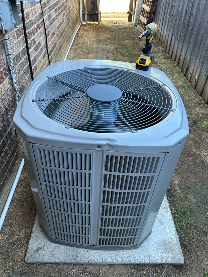 Servicing an a/c system for a family in Watauga Tx 76148 