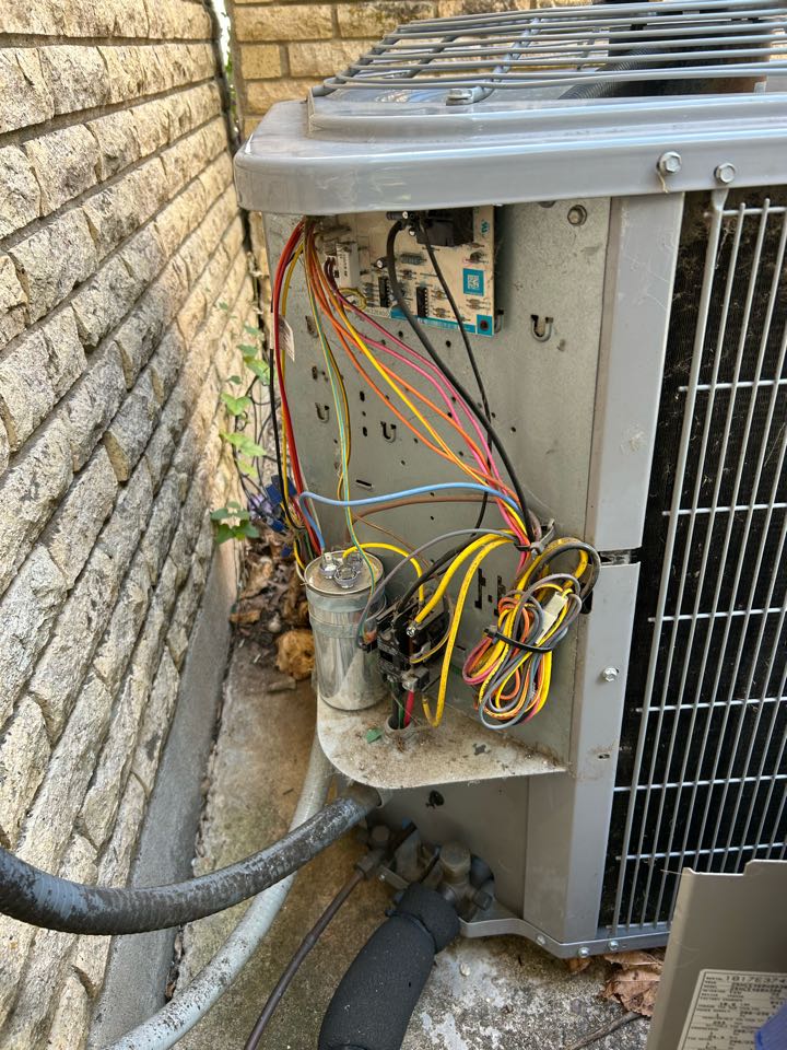 Servicing an a/c system for a family in Duncanville Tx 75116 