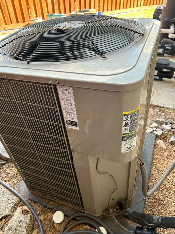 Servicing an a/c system for a family in Irving Tx 75061 