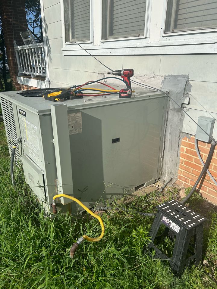 AC service on train ox box package unit in Rome, Texas