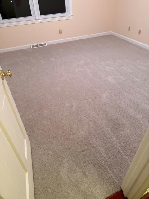 We installed new carpet and pad in this newly purchased home for a client in Rome, GA before they got their paint crew in the freshen up all of the walls. 