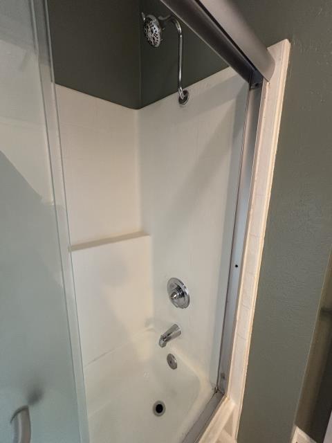 Bow Tie Plumbing has completed the replacement of the leaking Mixet shower valve. The existing valve was removed and upgraded with a new Delta pressure balance shower valve, trim, tub spout with diverter, and a basic shower head. The customer was given the option to retain the existing shower arm or replace it. A customer-supplied shower head was installed at no additional charge upon request.
To access the valve, the fiberglass shower enclosure was cut; an elongated retrofit cover plate was installed to conceal the new opening. A one-year warranty on workmanship is provided. Water shutoff for the work was scheduled and coordinated through the HOA for approximately half a day.