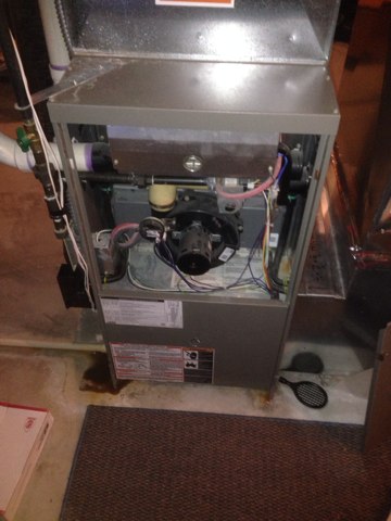 Furnace repair. Customer has a Lennox furnace that is 9 years old. Model g43uf-48c-090-06. Furnace will not light. Replace draft motor. 