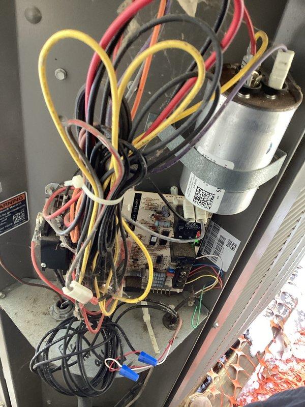 Diagnosed heat pump experiencing 5-minute short cycling delay. Inspected outdoor condenser unit and internal control board, noting normal coil condition with no visible frost or damage. Verified electrical connections were secure with proper wire routing to all components.