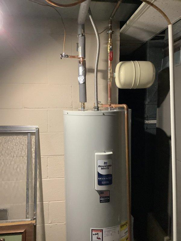 Successfully replaced customer's 80-gallon electric water heater with a new 50-gallon Bradford White model. Installation included new water shut-off valve, expansion tank, and a 1/2" x 1/4" shut-off valve for the humidifier. System was properly connected to existing plumbing with copper piping and comes with an 8-year warranty.