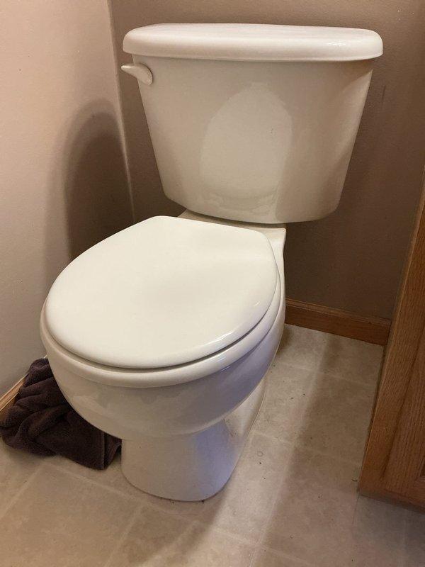 Successfully completed toilet replacement service, including installation of a new white porcelain toilet and replacement of the existing shut-off valve. Properly mounted the new toilet to the floor flange and verified proper operation after installation.