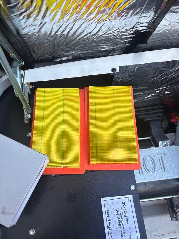 Performed scheduled maintenance on 14kW generator (3 years old). Conducted comprehensive battery diagnostics with KW208 tester confirming optimal condition (100% SOH/STH, 12.94V, 560A CCA). Inspected and documented condition of air filtration system with pleated filter elements in good working order.