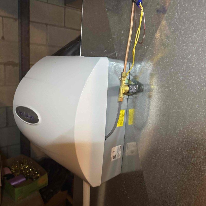 Successfully installed new AprilAire 600 humidifier unit. Completed all electrical connections to control board with proper wiring configuration. System tested and confirmed operational.