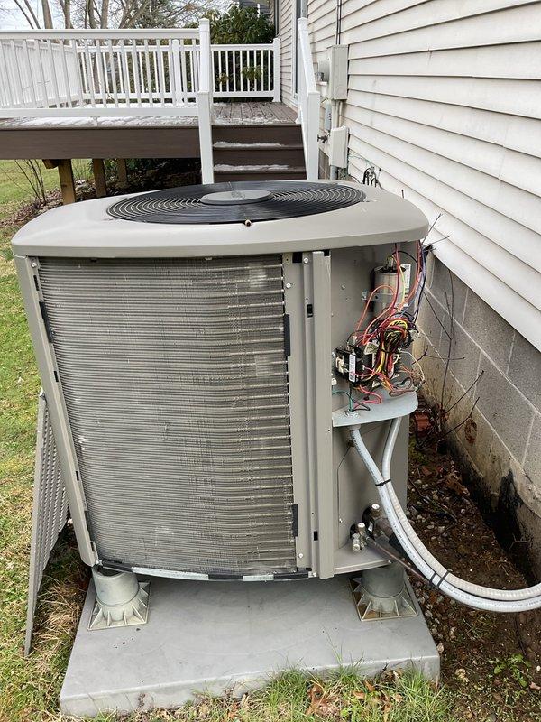 Performed routine maintenance on heat pump system as part of recurring MVP Heating Visit service. Inspected outdoor condensing unit, checking electrical connections and control board wiring. Examined condenser fan, cooling fins, and refrigerant lines for proper operation and condition.