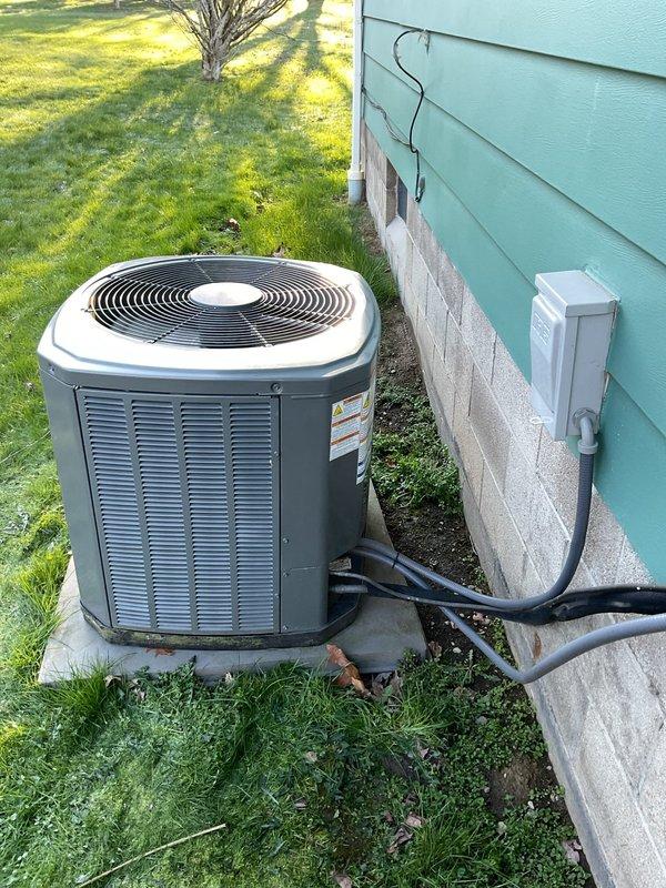 Completed MVP air conditioning maintenance on Trane outdoor condensing unit. Performed comprehensive system inspection, verified proper operation of condenser fan and compressor, checked refrigerant lines and electrical connections, and confirmed unit is operating within manufacturer specifications.