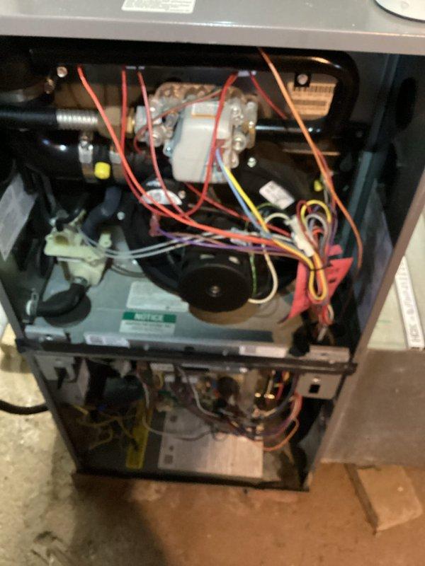 Completed scheduled maintenance on residential air conditioning system under active maintenance program. Performed comprehensive inspection of indoor furnace unit, verifying proper operation of blower motor, control board, refrigerant lines, and electrical connections. Inspected outdoor disconnect switch, confirmed secure mounting and proper electrical connections, and verified all safety components functioning correctly.