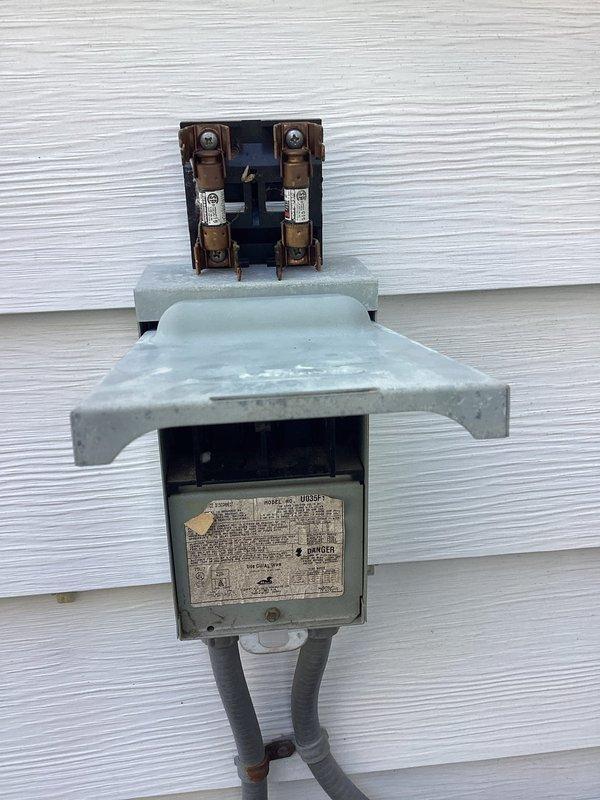 Completed scheduled maintenance on residential air conditioning system under active maintenance program. Performed comprehensive inspection of indoor furnace unit, verifying proper operation of blower motor, control board, refrigerant lines, and electrical connections. Inspected outdoor disconnect switch, confirmed secure mounting and proper electrical connections, and verified all safety components functioning correctly.