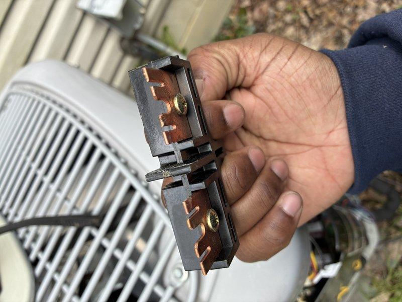 Performed routine maintenance inspection on residential heat pump system. Examined and tested dual relay contactor assembly, confirming proper electrical connections and contact integrity on all terminals. Verified outdoor unit operation, checked condenser coil condition, and ensured proper airflow through louvered ventilation grilles.