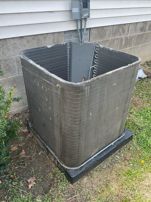 Completed comprehensive preventive maintenance tune-up on residential outdoor condensing unit. Performed system inspection, verified electrical connections at disconnect box, checked refrigerant line insulation integrity, and confirmed proper unit operation with all components functioning within normal parameters.