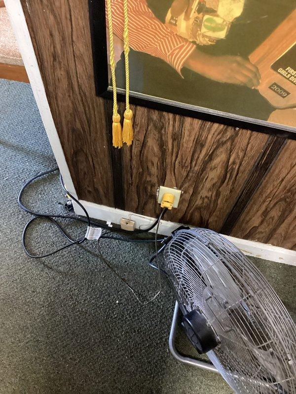 Responded to service call for non-functional fluorescent light fixture in residential interior space. Upon arrival, assessed the skylight-mounted fluorescent fixture and determined the ballast had failed. Replaced the defective ballast with a new compatible unit, tested the fixture to confirm proper operation, and verified all connections were secure. The fluorescent light is now functioning correctly and providing adequate illumination to the space.