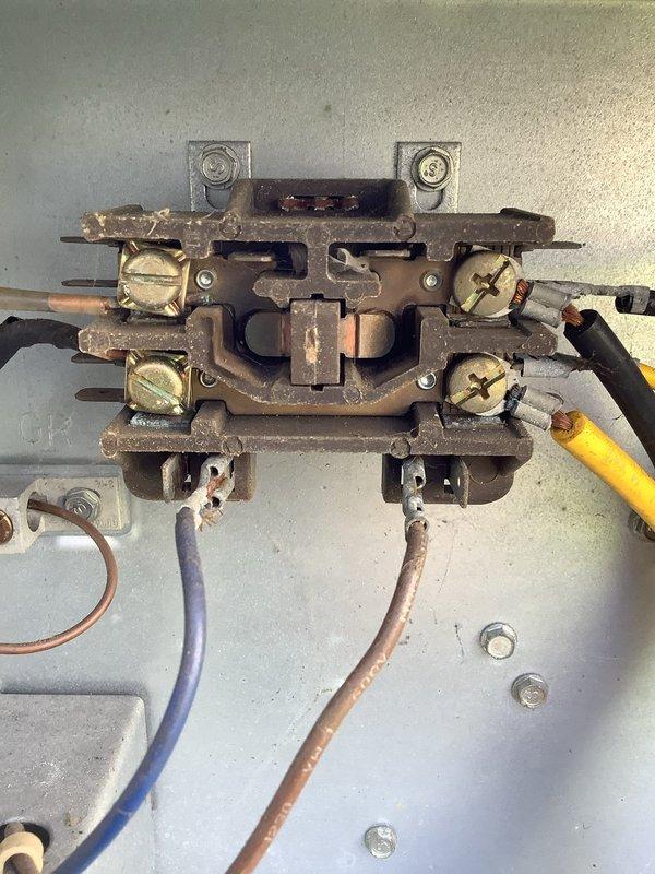 Completed standard air conditioning maintenance service on residential HVAC system, including inspection of Carrier WeatherMaker 8000 furnace and cooling components. Customer requested thermostat replacement with a basic non-programmable unit due to current thermostat malfunction. Provided complimentary carbon monoxide detector as part of seasonal maintenance promotion.