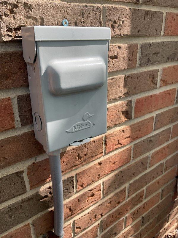 Performed comprehensive air conditioning tune-up and preventive maintenance inspection on residential cooling system. Verified proper operation of air handler unit and associated components, checked electrical connections at exterior disconnect, and confirmed all mechanical and refrigeration systems functioning within normal parameters.