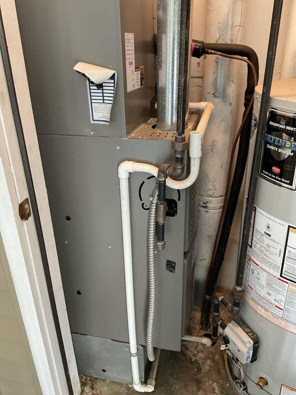 Performed comprehensive air conditioning tune-up and preventive maintenance inspection on residential cooling system. Verified proper operation of air handler unit and associated components, checked electrical connections at exterior disconnect, and confirmed all mechanical and refrigeration systems functioning within normal parameters.