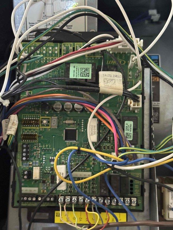 Completed MVP air conditioning maintenance service. Inspected and photographed control board assembly and capacitor component, verifying proper wiring connections, terminal integrity, and overall system functionality. All components found in satisfactory operating condition with no deficiencies noted.