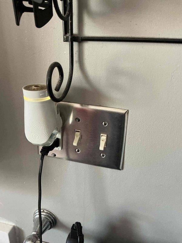 Responded to no power complaint affecting bedroom ceiling fan and bathroom electrical circuits. Upon investigation, identified tripped circuit breaker at main electrical panel. Reset breaker, restored power to affected areas, and verified proper operation of ceiling fan and bathroom outlets. All circuits functioning normally upon completion.