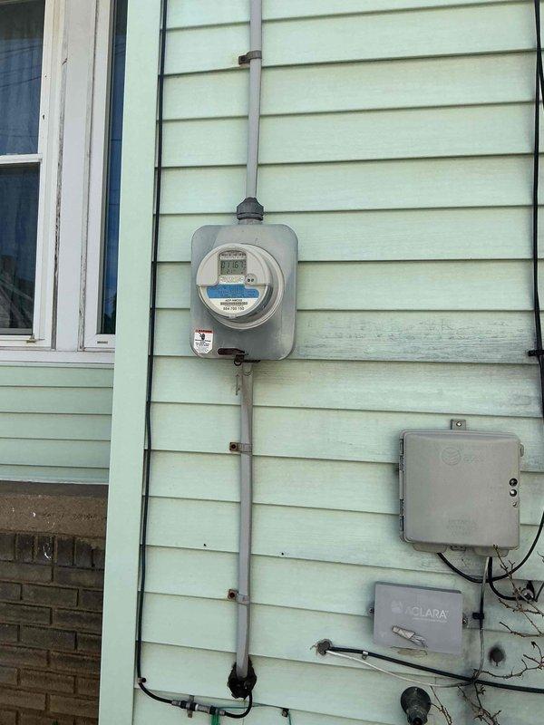 Responded to no power complaint affecting bedroom ceiling fan and bathroom electrical circuits. Upon investigation, identified tripped circuit breaker at main electrical panel. Reset breaker, restored power to affected areas, and verified proper operation of ceiling fan and bathroom outlets. All circuits functioning normally upon completion.