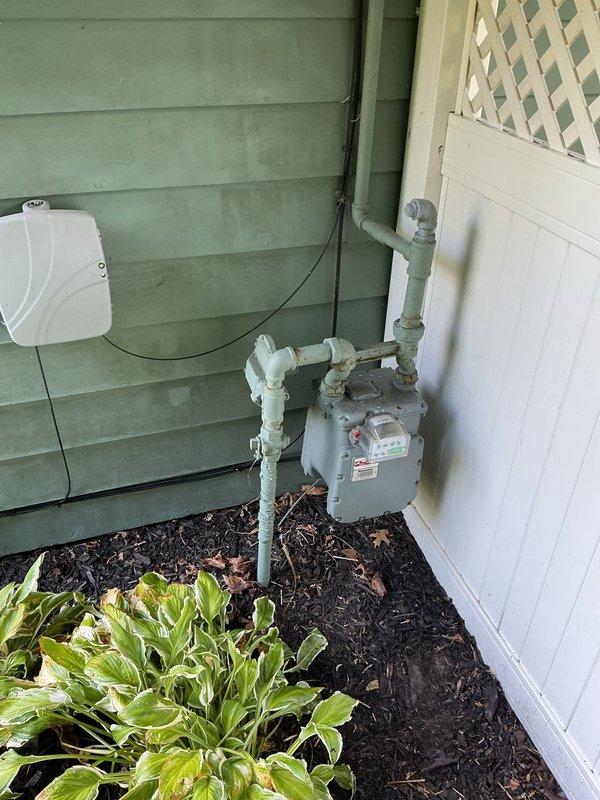 Responded to service call for gas line decommissioning at residential property. Successfully capped off gas line that previously supplied pool heater equipment. Work included proper shutoff and sealing of gas pipe to ensure safe disconnection from active gas system while maintaining integrity of main gas meter assembly and existing service lines to the residence.